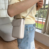 ハードレザー調スマホショルダーバッグ